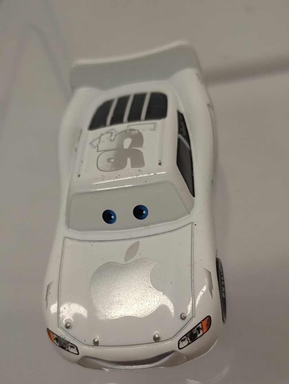 Disney Pixar Cars Lightning McQueen Apple Car 95 Diecast